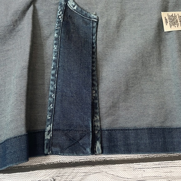 SUNDANCE DENIM BLAZER- NEW
Size 14 - Picture 6 of 6